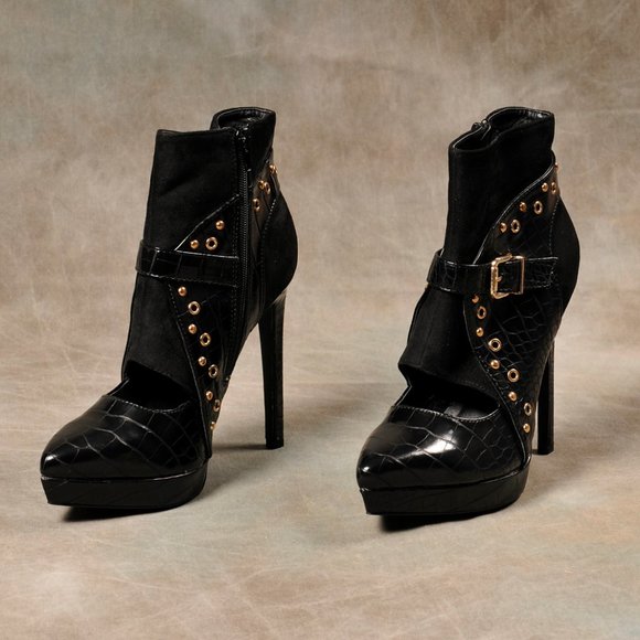 Scene, Black Buckle, Bootie Size 7.5 - Picture 2 of 9